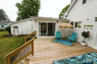 Colorful & Fun 3br/2ba GEM in East Tawas - Close to Sand, Shops, and Sunrises!