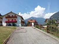 Apartment for 8 people in a quiet area in Pellizzano - Via G. Tomaselli, 6 Hotels in Pellizzano