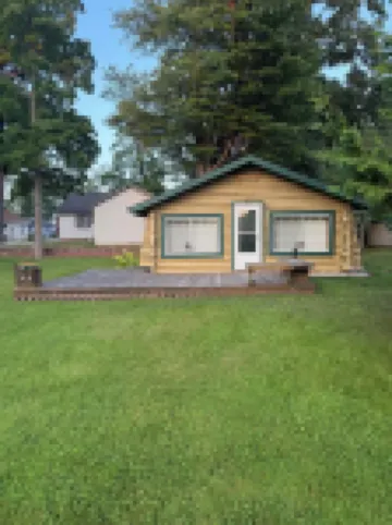 Charming Cabin Near Houghton Lake in Peaceful Prudenville with Heat!