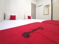 RedDoorz at Luxury Homestay Near Aloha Waru Surabaya Hotels in Semambung