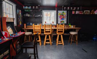 Lakehouse HOT TUB 8 Miles TO Downtown ON 60 Acres