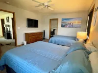 Waterfront Lake House with game room, private pier and kayaks in Lake Geneva