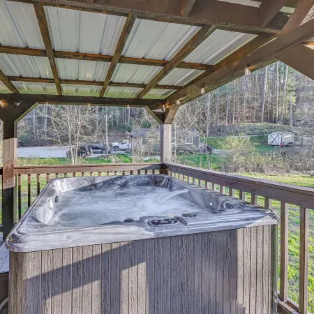 Fireside Evenings: Red River Gorge Gem w/ Hot Tub