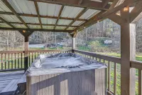 Fireside Evenings: Red River Gorge Gem w/ Hot Tub -  Privatzimmer