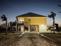 Crystal Beach 3Br Retreat with Hot Tub, Fire Pit and Beach Access