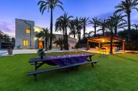 Historical Palms Villa by Fidalsa