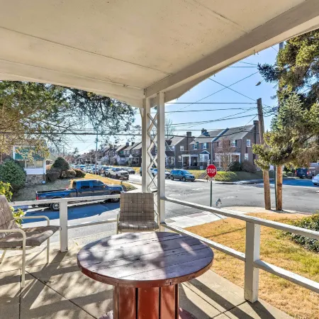 Townhome w/ Porch, 7 Mi to Lincoln Financial Field