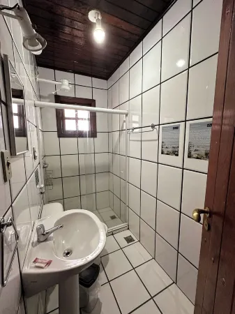 Pousada Sanhaço Отели рядом с достопримечательностью «Лопес Мендес Бич»