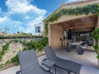 Villa in Malaucène with Mont Ventoux Views Hotéis em Malaucene