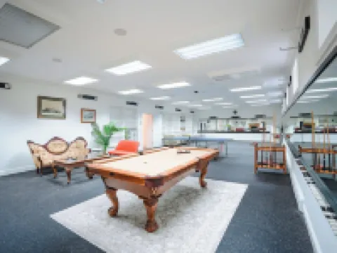 Spacious Waterview Home - Spa, Pool Table & Fireplaces – for Families & Reunion Hoteles en Bourne