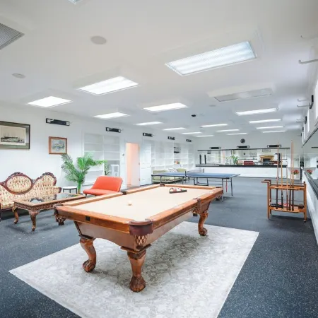 Spacious Waterview Home - Spa, Pool Table & Fireplaces – for Families & Reunion