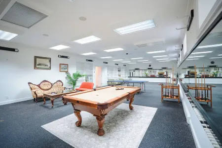 Spacious Waterview Home - Spa, Pool Table & Fireplaces – for Families & Reunion