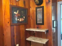 Romantic Cottage+Boating with Dock, + Atv Trails + Fishing+ .5 Mile to Downtown! Hotels in Chetek