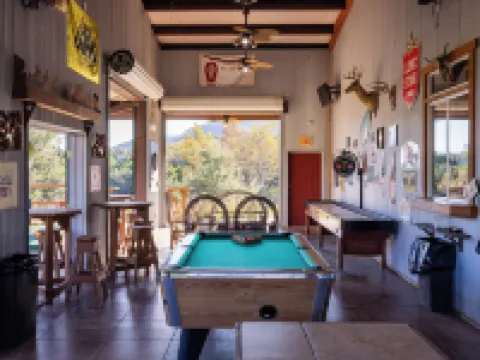 德克薩斯丘陵鄉村度假村 班德拉縣酒店