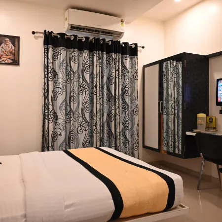 Hotel Shradha Saburi Palace