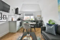 North Road New Luxe Flats with Parking