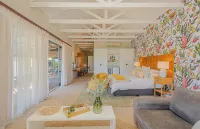 Ladybird Boutique Hotel at Kanonkop - balcony
