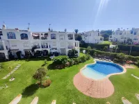 Relaxed Retreat With Pool - Swimmingpools