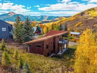 Crested Butte Mountain | Hot Tub, BBQ Area & Views マウント・クレスティド・ビュートのホテル