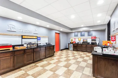 Hampton Inn-DeKalb (Near the University) Отели в г. Де-Калб