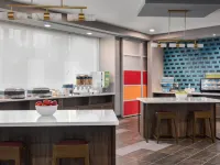 Tru by Hilton Phoenix Midtown Отели рядом с достопримечательностью «Энканто»