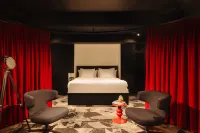 Leonardo Hotel Rotterdam Savoy - balcony