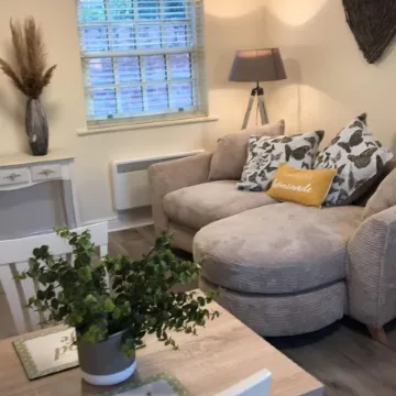 2-Bed Duplex Sleeps 3 with Fireplace