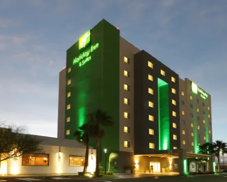 ฮอลิเดย์ อินน์ โรงแรมแอนด์สวีทส์ เอร์โมซิโย แอโรปูเอร์โต บาย IHG โรงแรมในเอร์โมซีโย