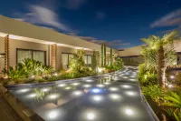 DoubleTree by Hilton Izmir Airport - Rooftop Pools