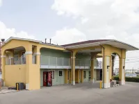 Econo Lodge Inn & Suites Downtown Northeast Near Fort Sam Houston Hotels near Onslow Park