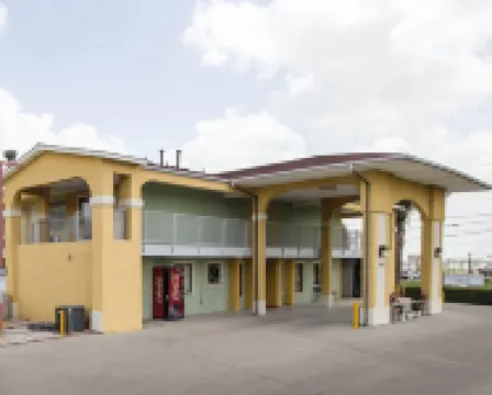 Econo Lodge Inn & Suites Downtown Northeast Near Fort Sam Houston