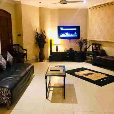 2 Bed Flat - Sleeps 6 - Pets - Parking - Wifi Others