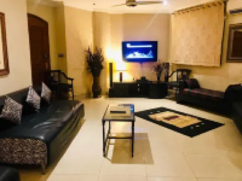 2 Bed Flat - Sleeps 6 - Pets - Parking - Wifi