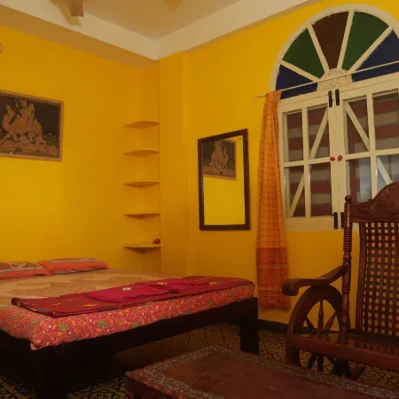 Holi-Wood Guesthouse