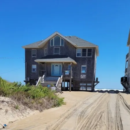 6 Bed Oceanfront Home in Obx w/ Hot Tub!