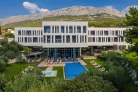 Hotel Salona Palace - piscina