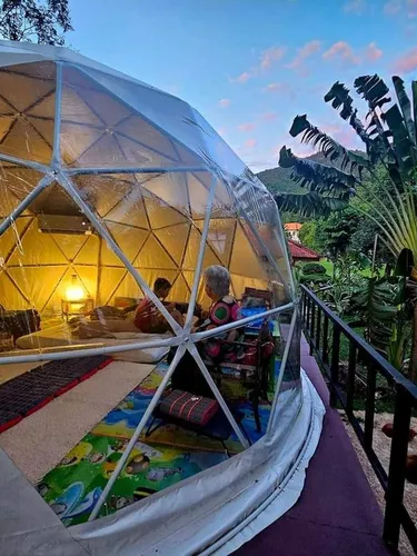 รูปภาพของDome & Treehouses for family 2 adults & 2 kids
