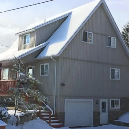 5 Bedrooms, Mountain Views, Steps from Blue Mountain Village, Hot Tub, BBQ
