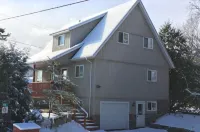 5 Bedrooms, Mountain Views, Steps from Blue Mountain Village, Hot Tub, BBQ - Chalets
