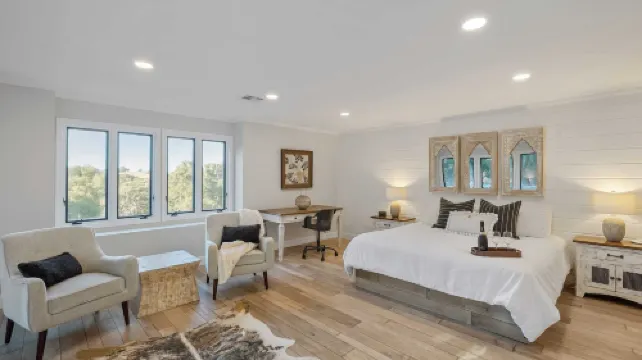 Hidden Oaks Farmhouse by AvantStay Hot Tub Deck