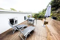 Luxury chalet in wonderful Pembrokeshire National Park, beach & coast path Hotels in Nolton and Roch