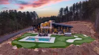 Heated Pool, Hot Tub and Putting Green Retreat - Stunning Mountain Oasis