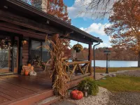 Riverfront Cabin with Cedar Wood Hot Tub, Dry Sauna, and Dock Hotels in Halfmoon