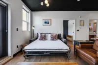 Raven Inn Whitehorse Hotels in Whitehorse