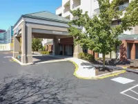 Country Inn & Suites by Radisson, Convention Center - parking