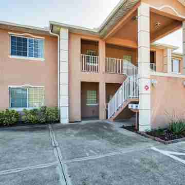 Golf Getaway: Cape Coral Condo 1 Mi to River! Hotel Exterior