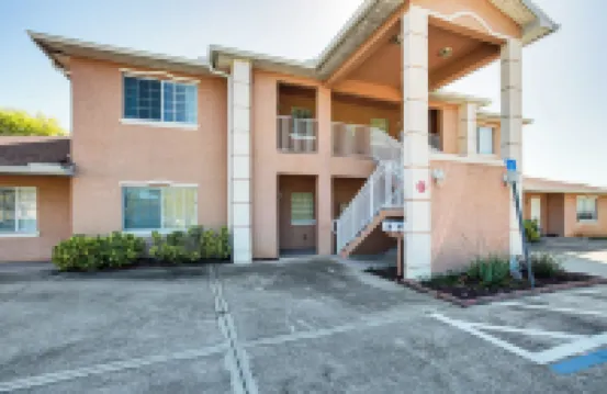 Golf Getaway: Cape Coral Condo 1 Mi to River!