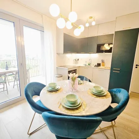 Central 2BR Flat w terrace&parking