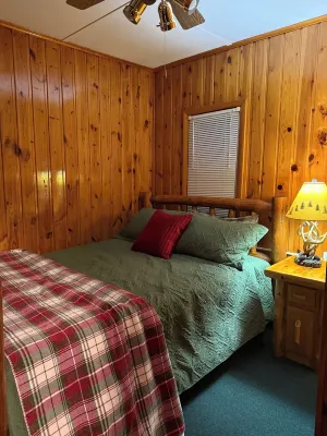 The Cozy Cub-A Rustic Cozy Cabin in Crosslake Hotels in Crosslake