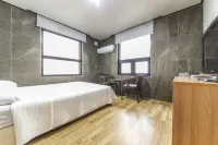 Seogwipo Shinsegye Hotel - 2-Star